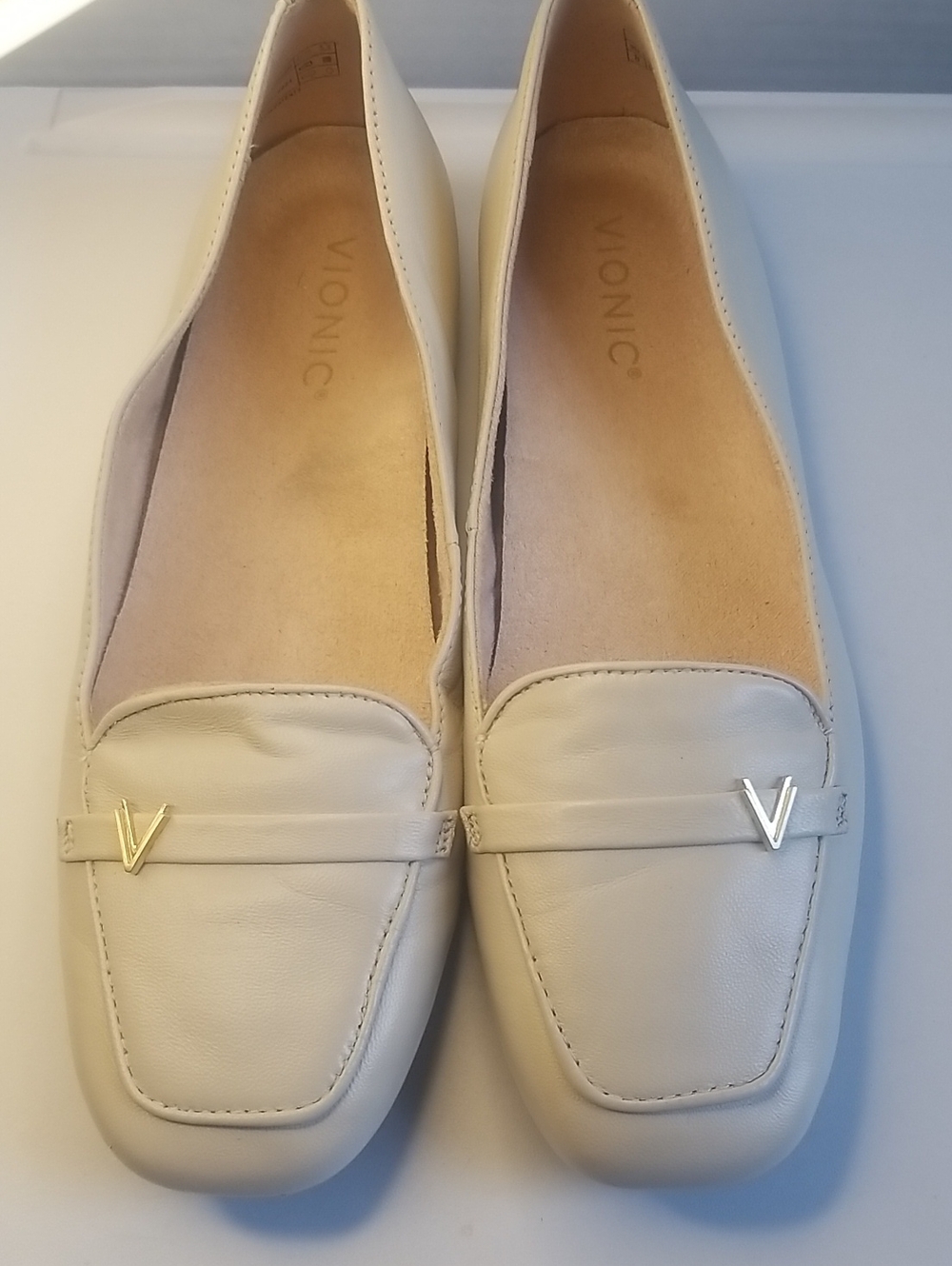 Vionic Women's Cream Leather Loafers with Metallic V Accent